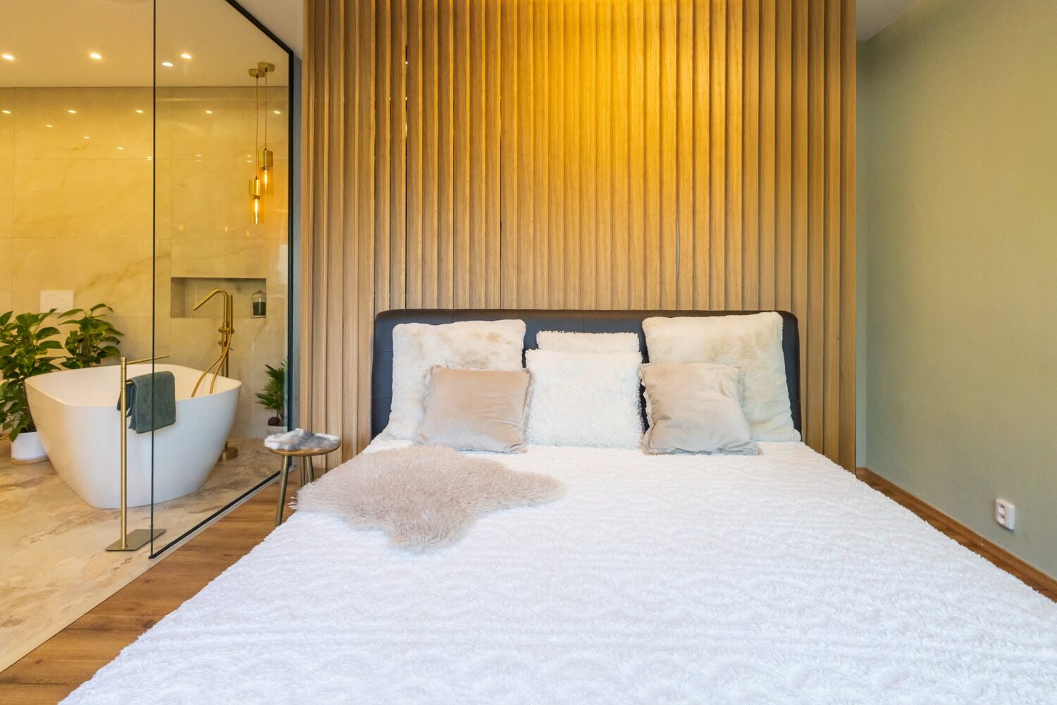 Bedroom by 8 infinity